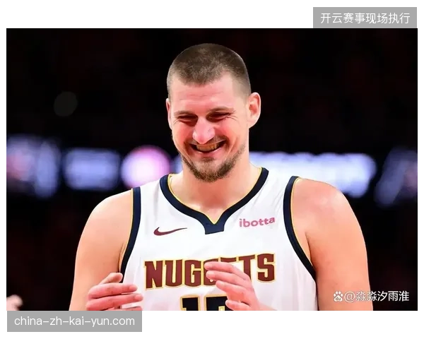 约基奇以场均12.9个篮板荣膺常规赛篮板王，其防守篮板的保护尤为关键